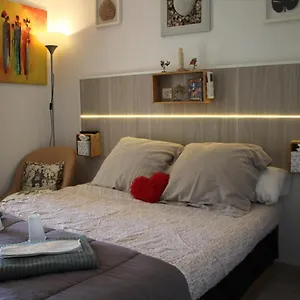  Séjour chez l'habitant Philippe&marie, A Louer Petite Avec Terrasse Dans Villa, Au Pied Du Luberon France